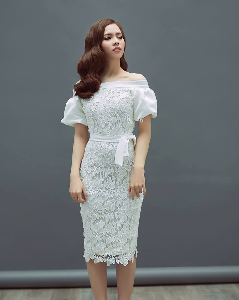 Đầm body trắng trễ vai đuôi cá phối ren hoa siêu sang -sp có 2 size M-L |  Shopee Việt Nam